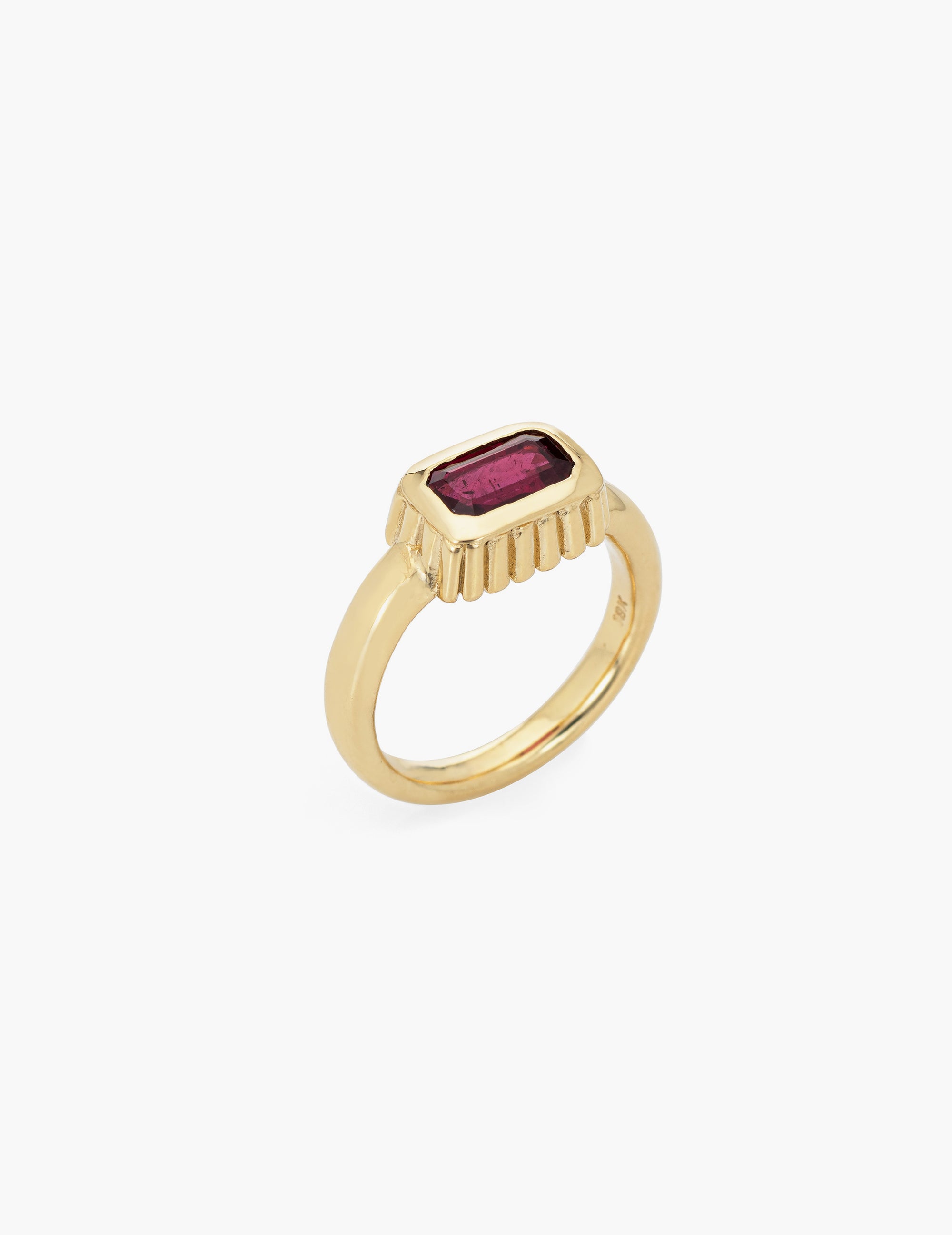 Scallop Ruby Ring in 18k