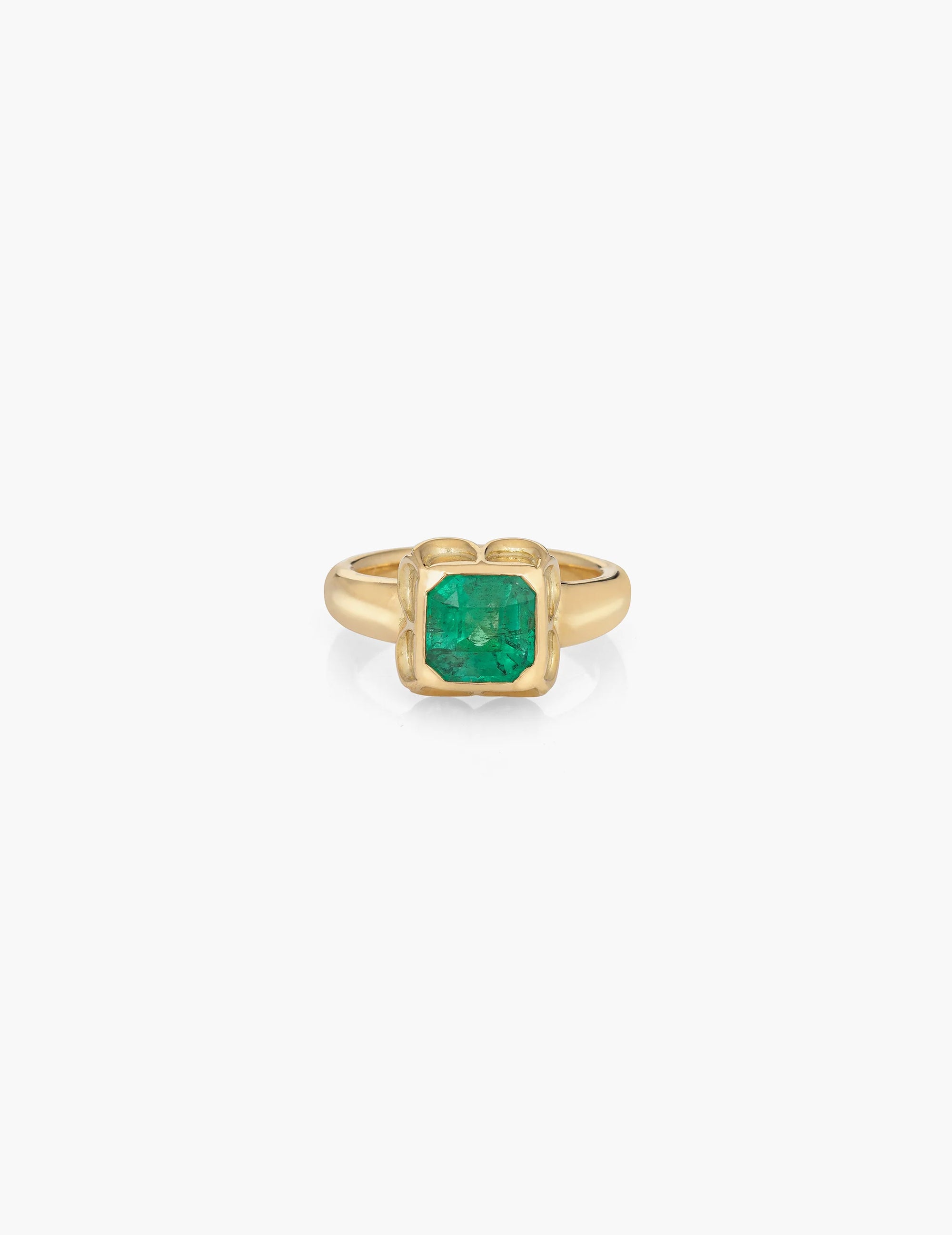 Asscher Cut Emerald Scalloped Setting 18K Ring