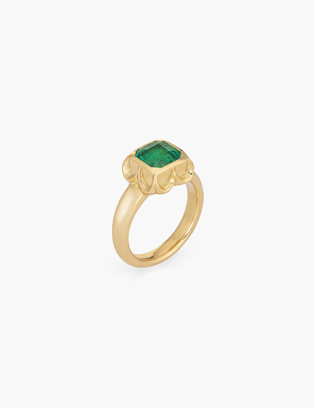 Asscher Cut Emerald Scalloped Setting 18K Ring